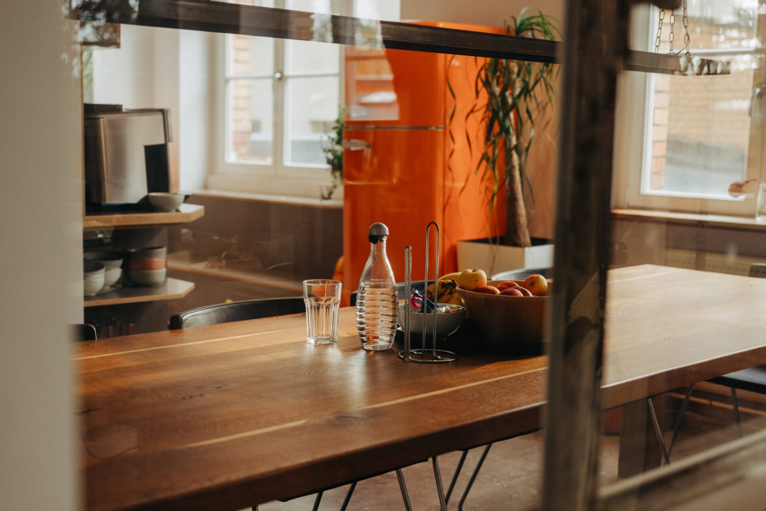 bplus GmbH Steuerberatung – Einblick in Büroküche Bereichern Sie uns mit Ihrem Unternehmen-Damit Sie sich auf Ihr Unternehmen konzentrieren können, übernehmen wir Ihre steuerlichen Aufgaben.